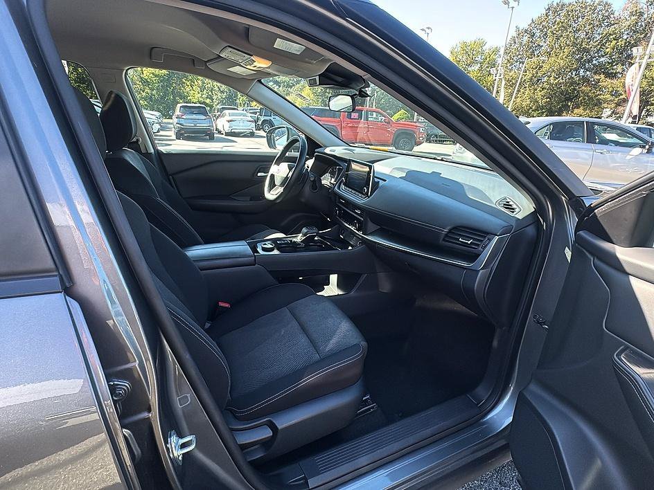 Used 2025 Gun Metallic Nissan SV image 24