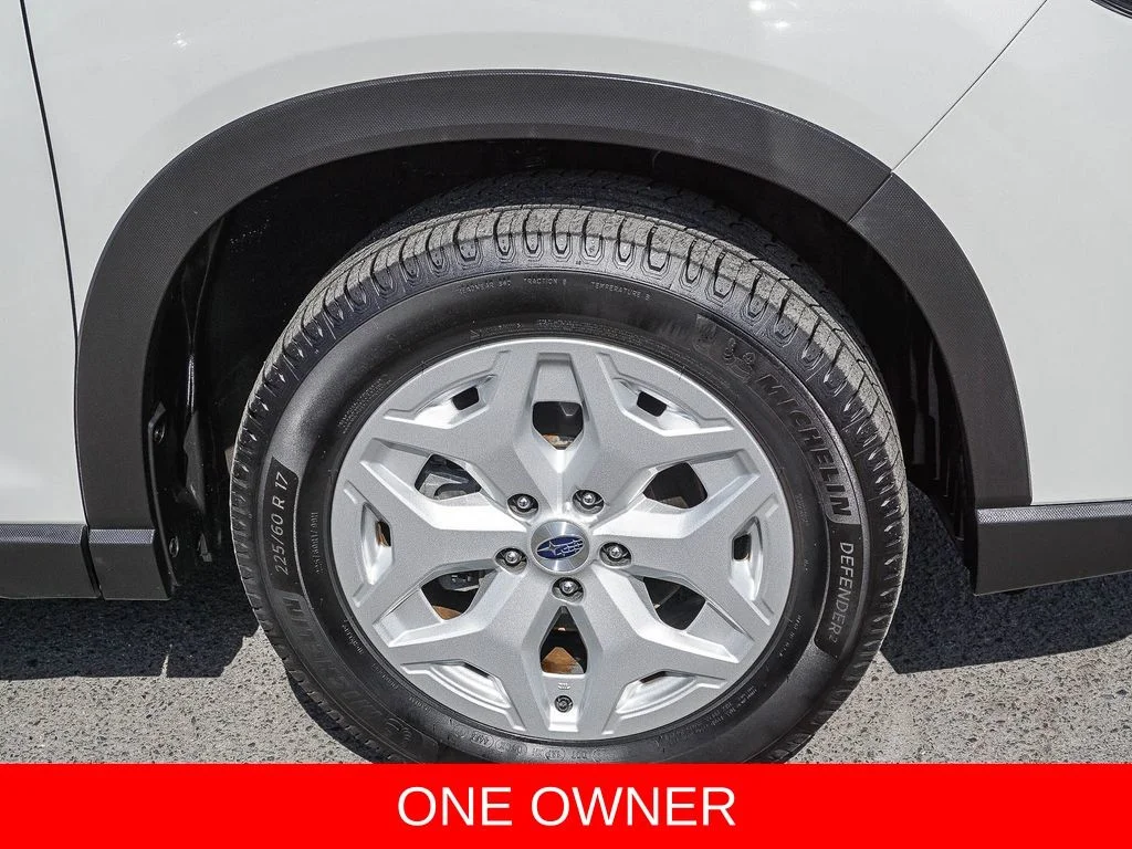 Used 2020 White Subaru Base image 9