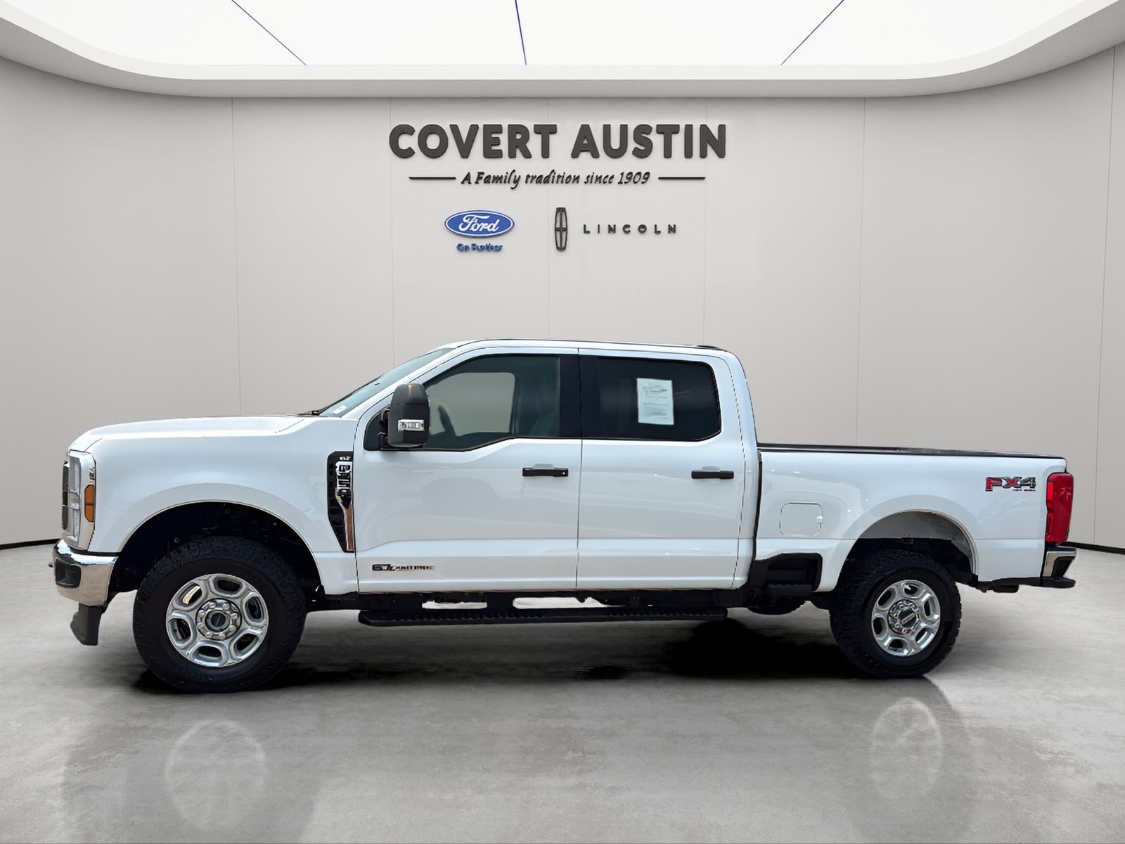 Used 2025 White Ford XLT image 2