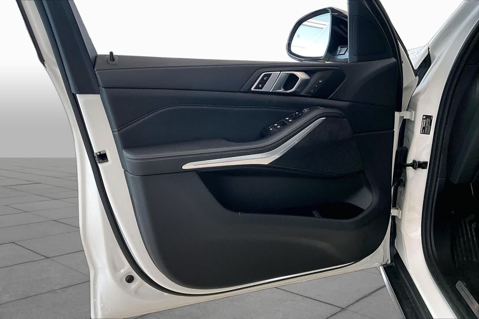 Used 2023 Alpine White BMW sDrive40i image 20