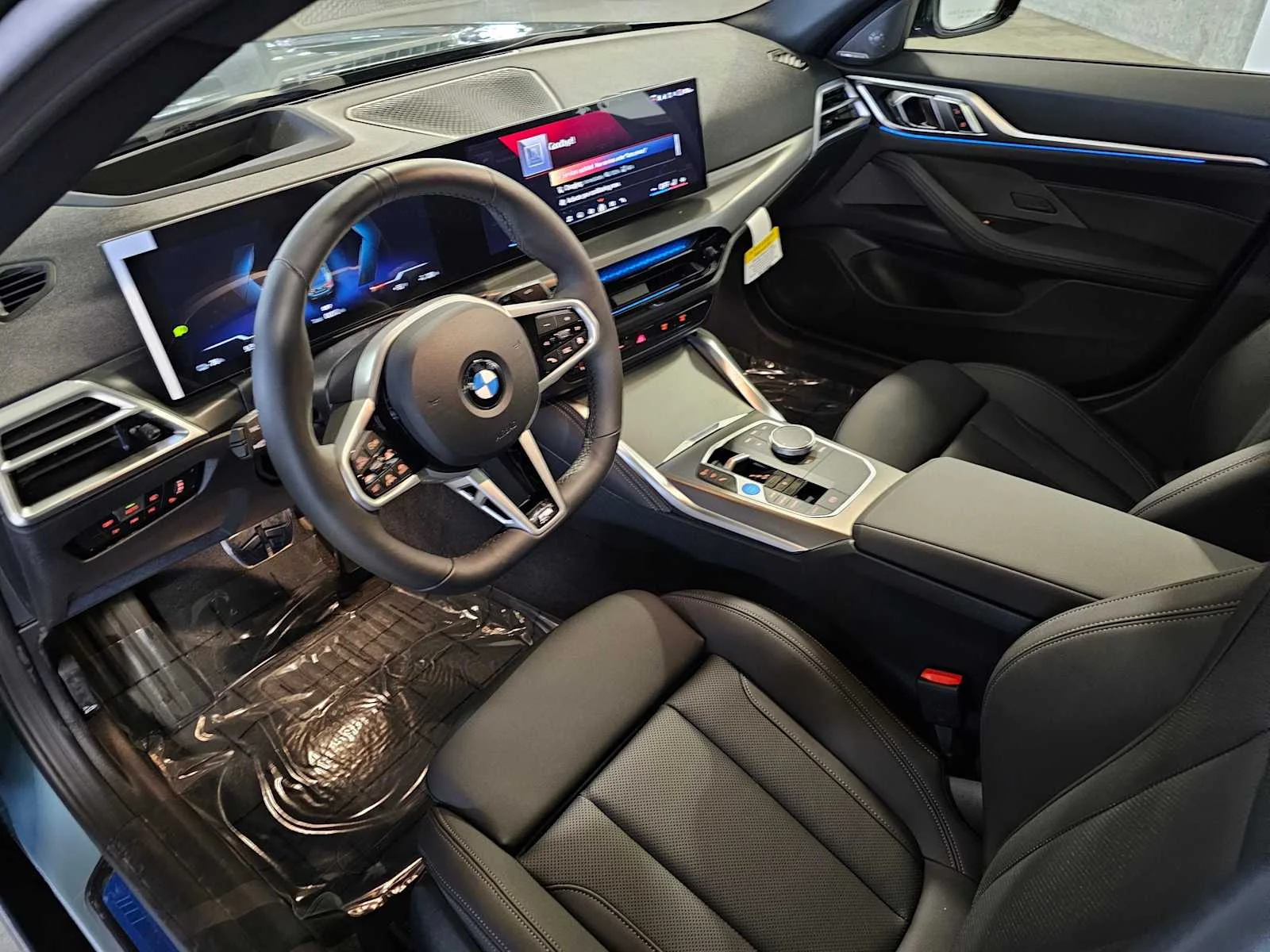 New 2026 Cape York Green Metallic BMW xDrive40 image 2