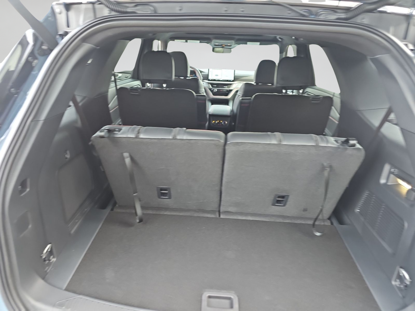 2026 Ford Explorer ST-Line - Photo 16