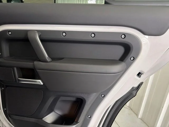 New 2026 Borasco Gray Metallic Land Rover X-Dynamic SE image 19