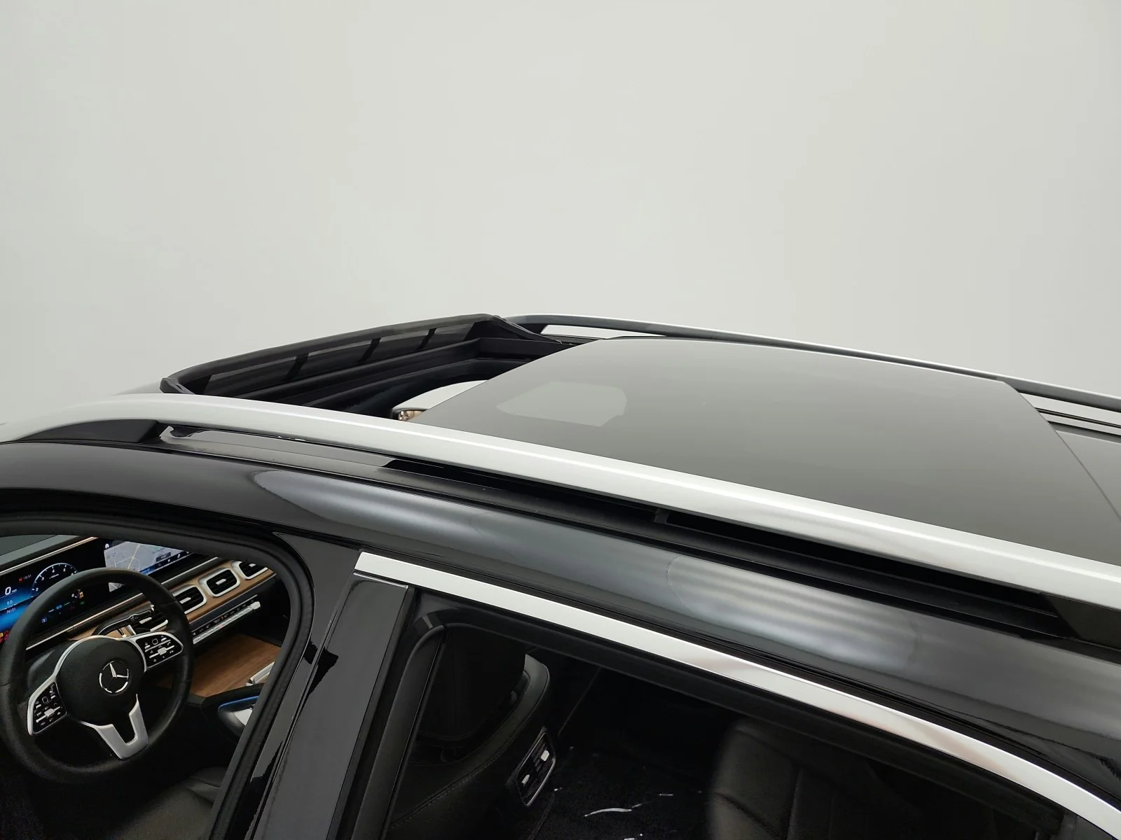 Used 2022 Black Mercedes-Benz GLE 450 4MATIC® SUV image 11