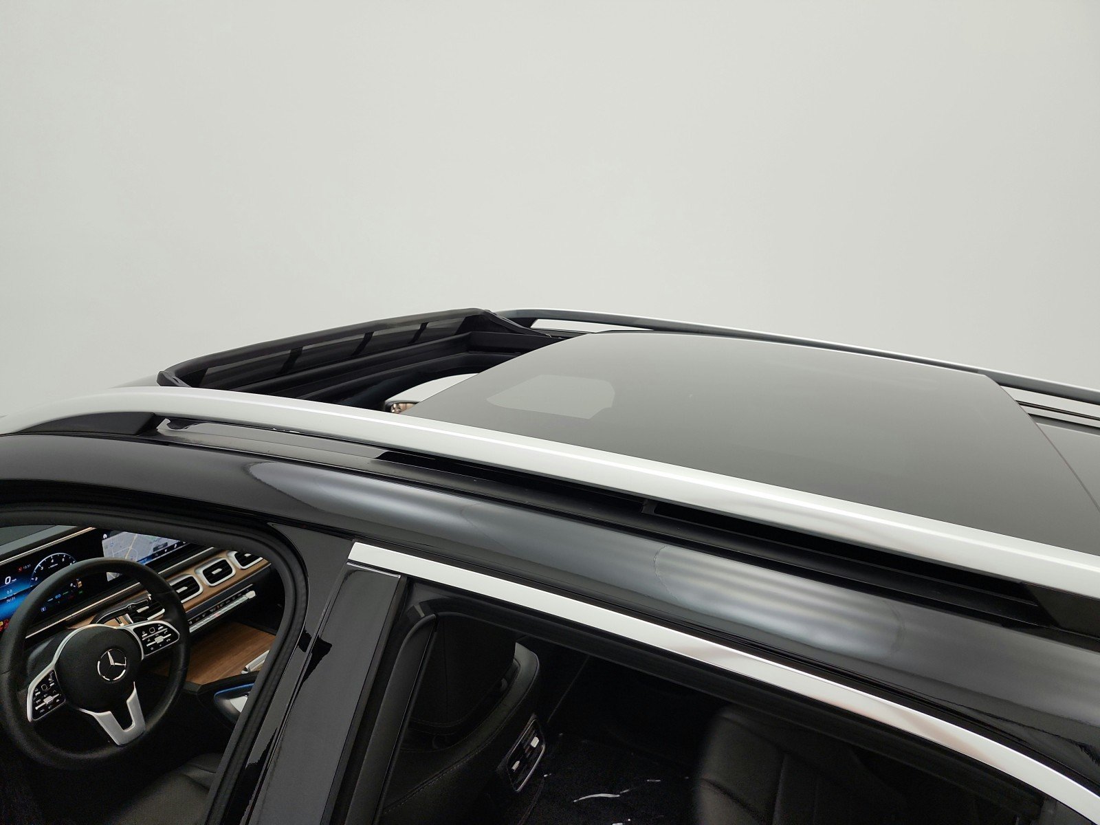 Used 2022 Black Mercedes-Benz GLE 450 4MATIC® SUV image 11
