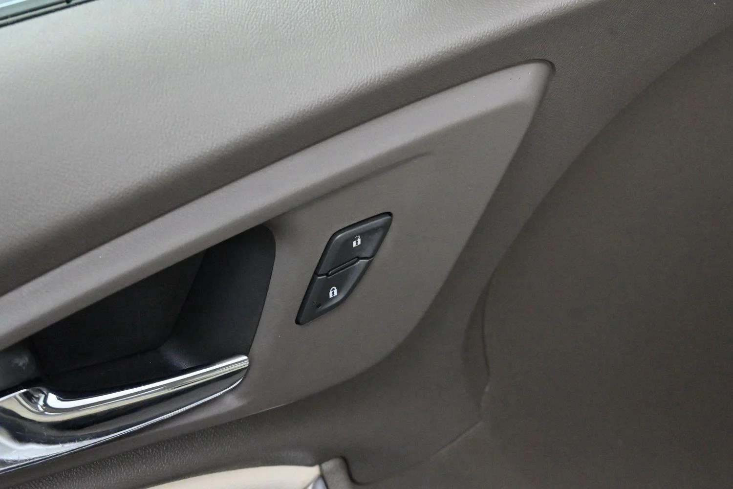 Used 2020 Silver Ice Metallic Chevrolet LT image 10