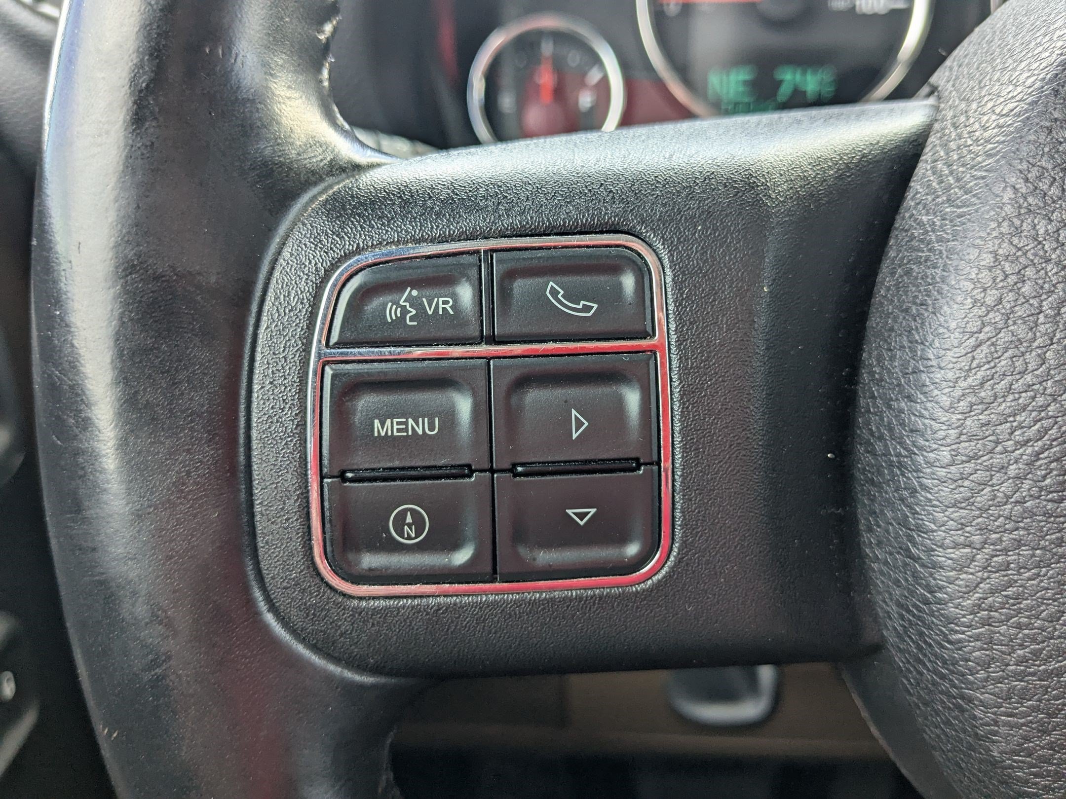 Used 2014 Billet Metallic Clearcoat Jeep Sahara image 18