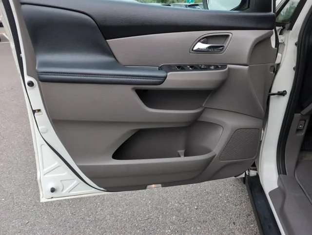 Used 2015 White Diamond Pearl Honda EX-L image 18