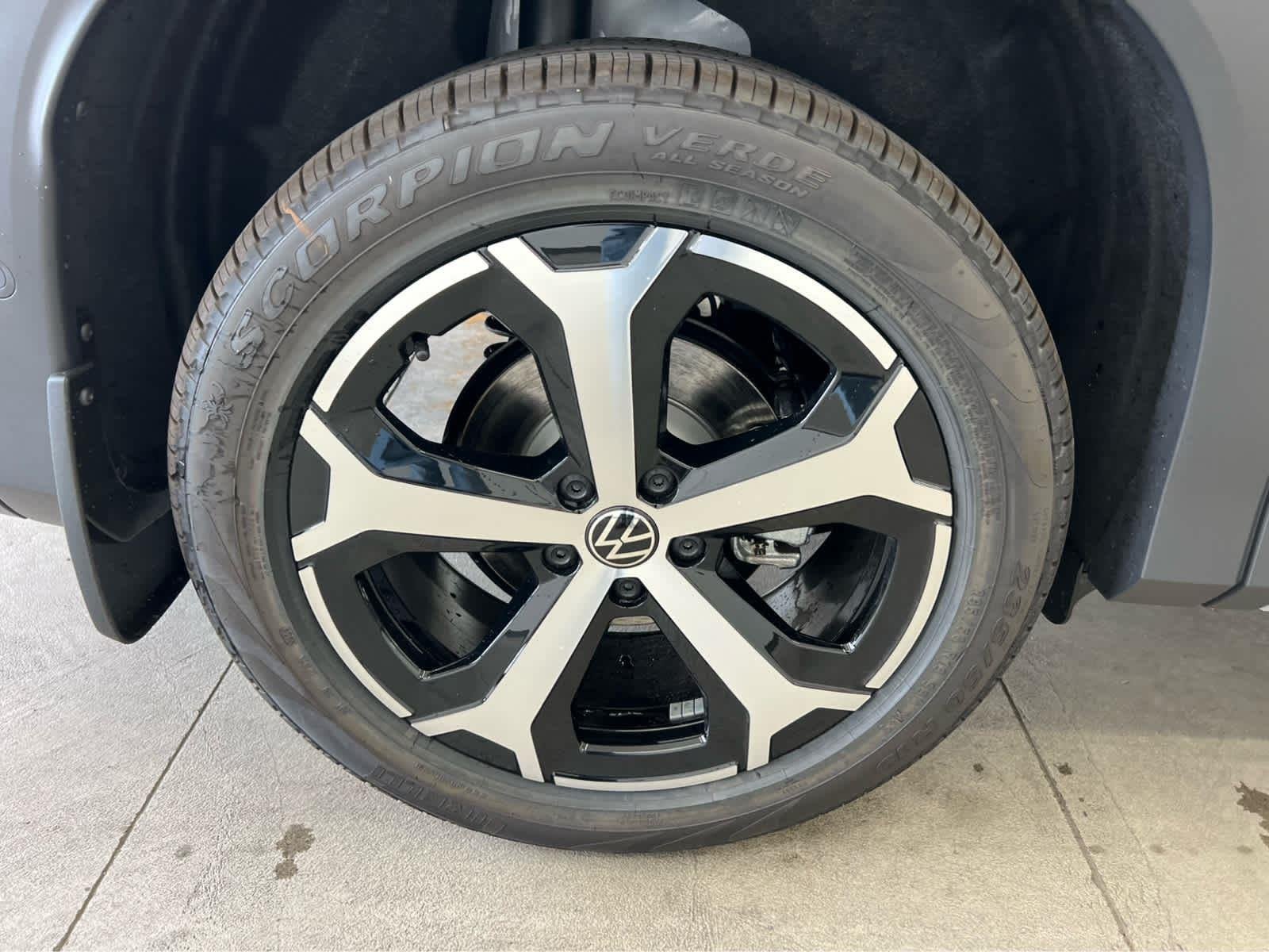 New 2026 Pure White Volkswagen SE image 9