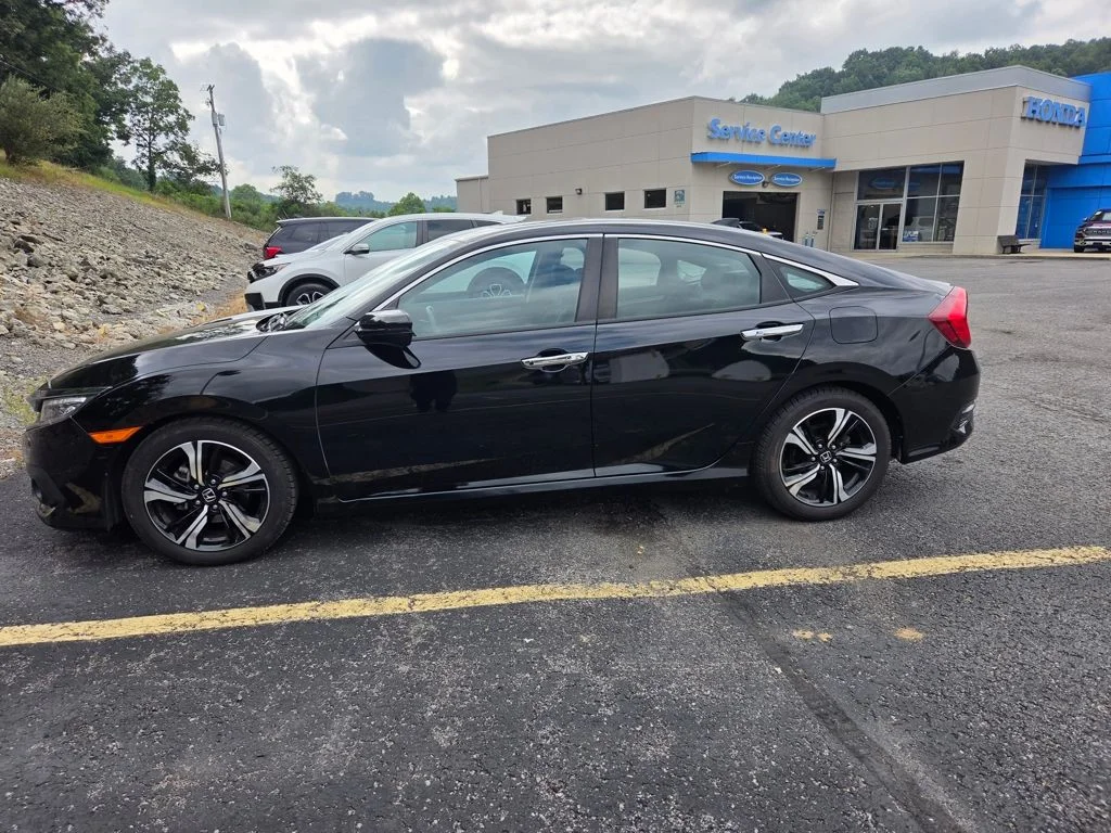 Used 2016 Black Honda Touring image 4