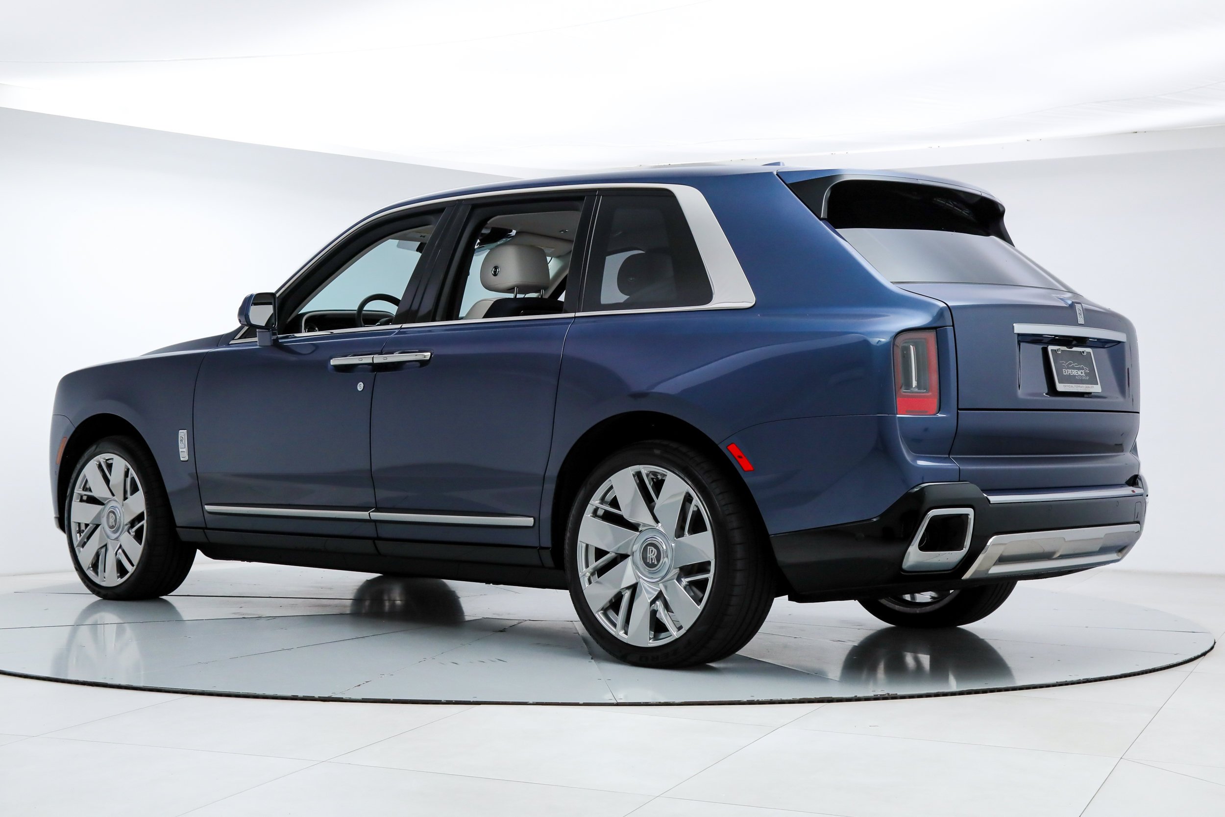 Used 2026 Blue Rolls-Royce  image 3