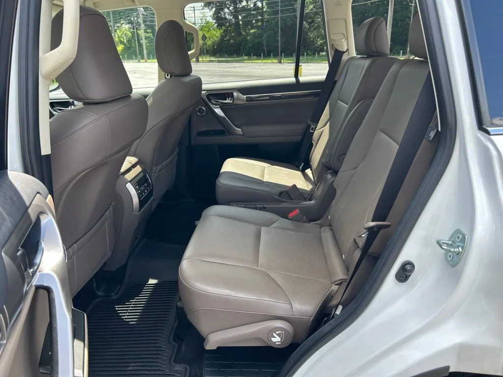 Used 2022 White Lexus 460 Luxury image 28