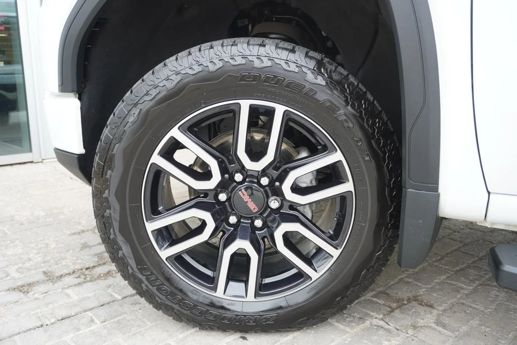 Used 2025 White GMC AT4 image 36