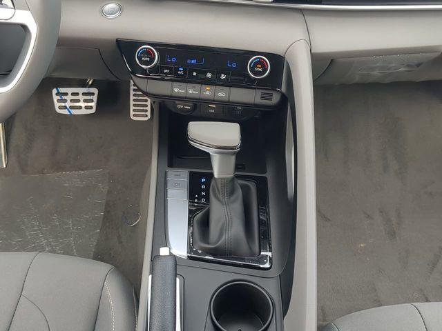 New 2025 White Hyundai SEL Sport image 18