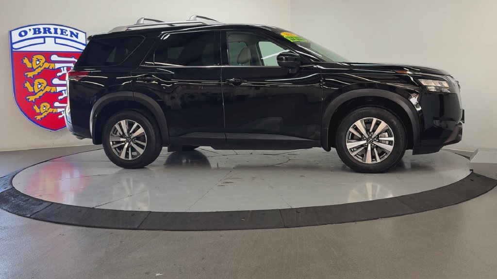 Used 2025 Super Black Nissan SL image 3