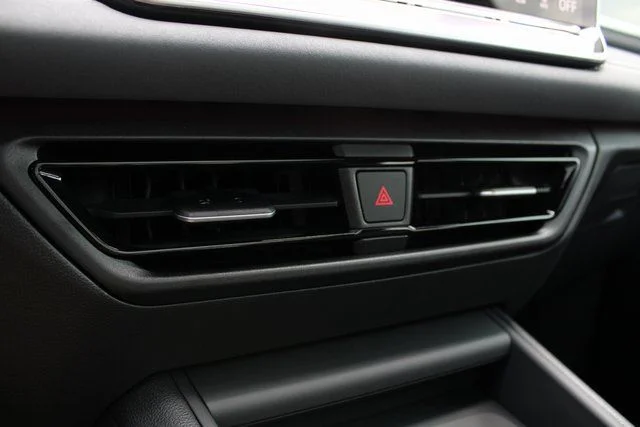 2025 Volkswagen Tiguan SE R-LINE BLACK - Photo 12