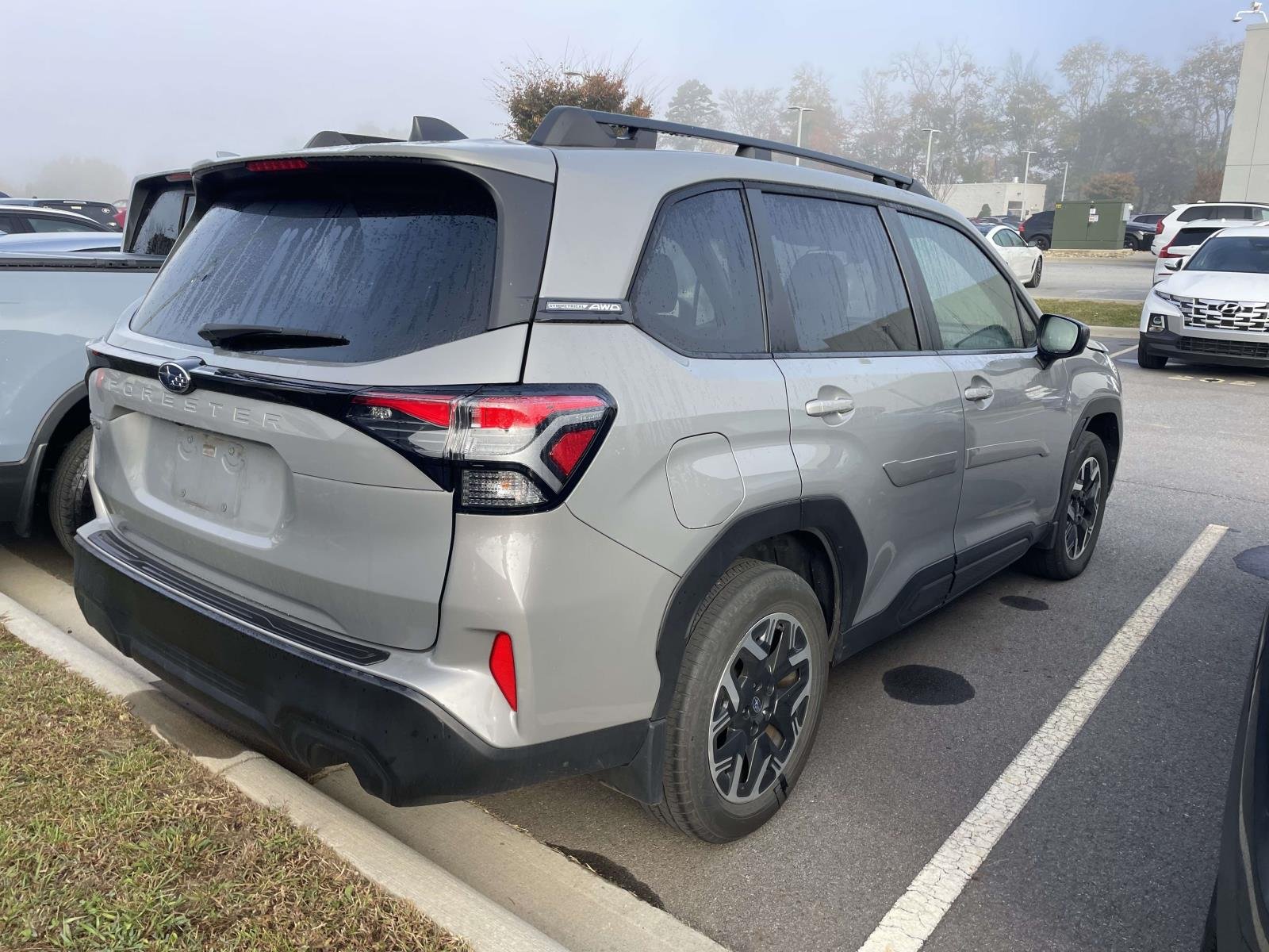Used 2025 River Rock Pearl Subaru Premium image 4