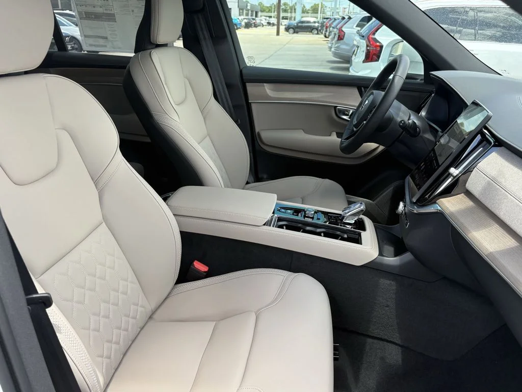 2026 Volvo XC90 Plus - Photo 26
