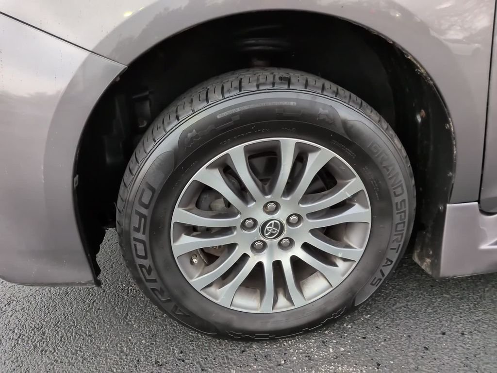 Used 2020 Gray Toyota XLE Premium image 8