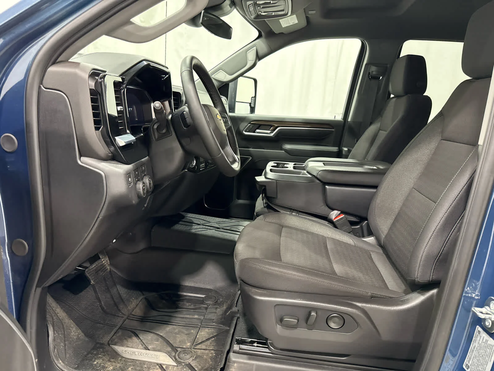 Used 2026 Lakeshore Blue Metallic Chevrolet LT image 11