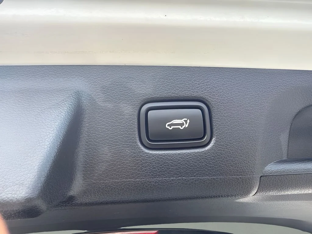 Used 2025 White Hyundai SEL image 20