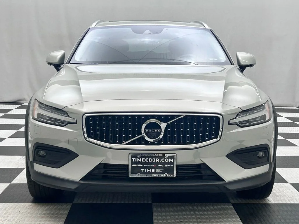 Used 2020 Silver Volvo T5 image 3