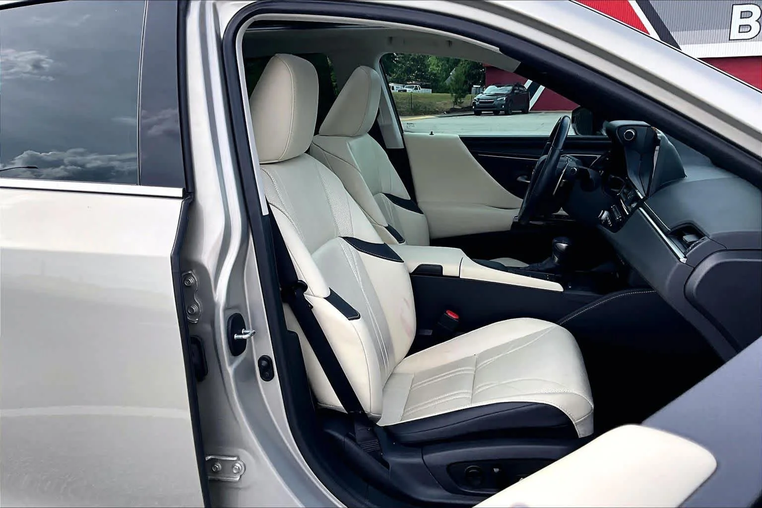 Used 2022 Moonbeam Beige Metallic Lexus Ultra Luxury image 9