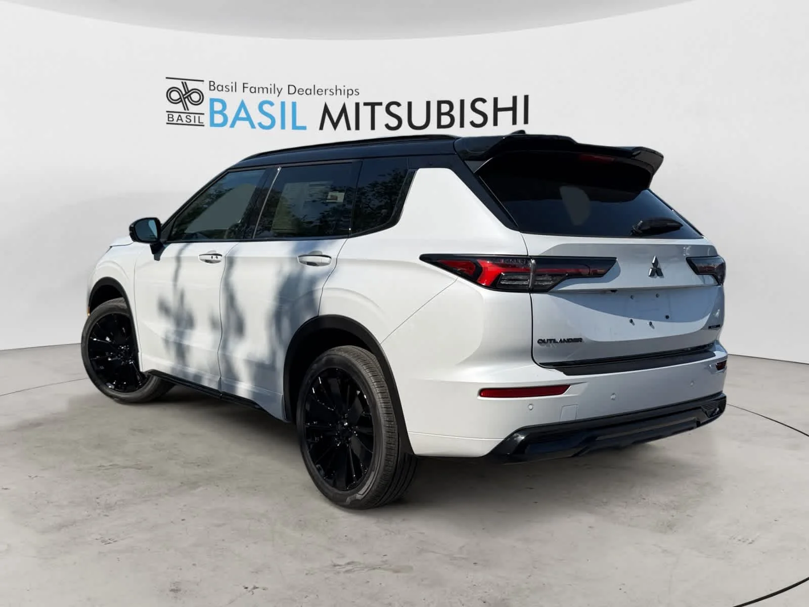 New 2026 White Diamond/Black Roof Mitsubishi Black Edition image 3