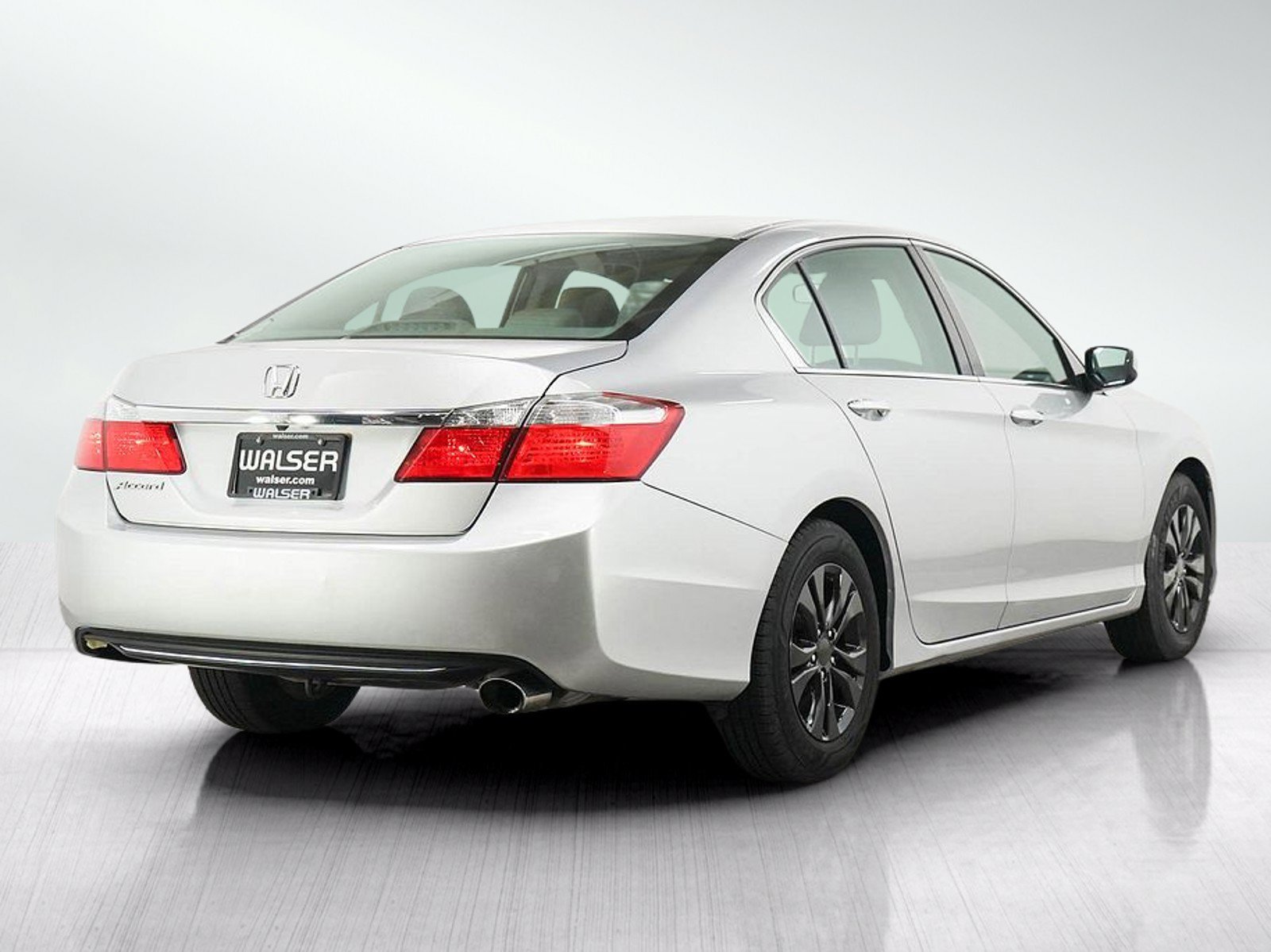 Used 2015 Alabaster Silver Metallic Honda LX image 5