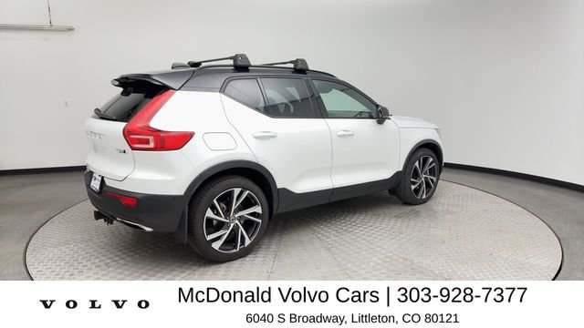 Used 2019 White Volvo R-Design image 2