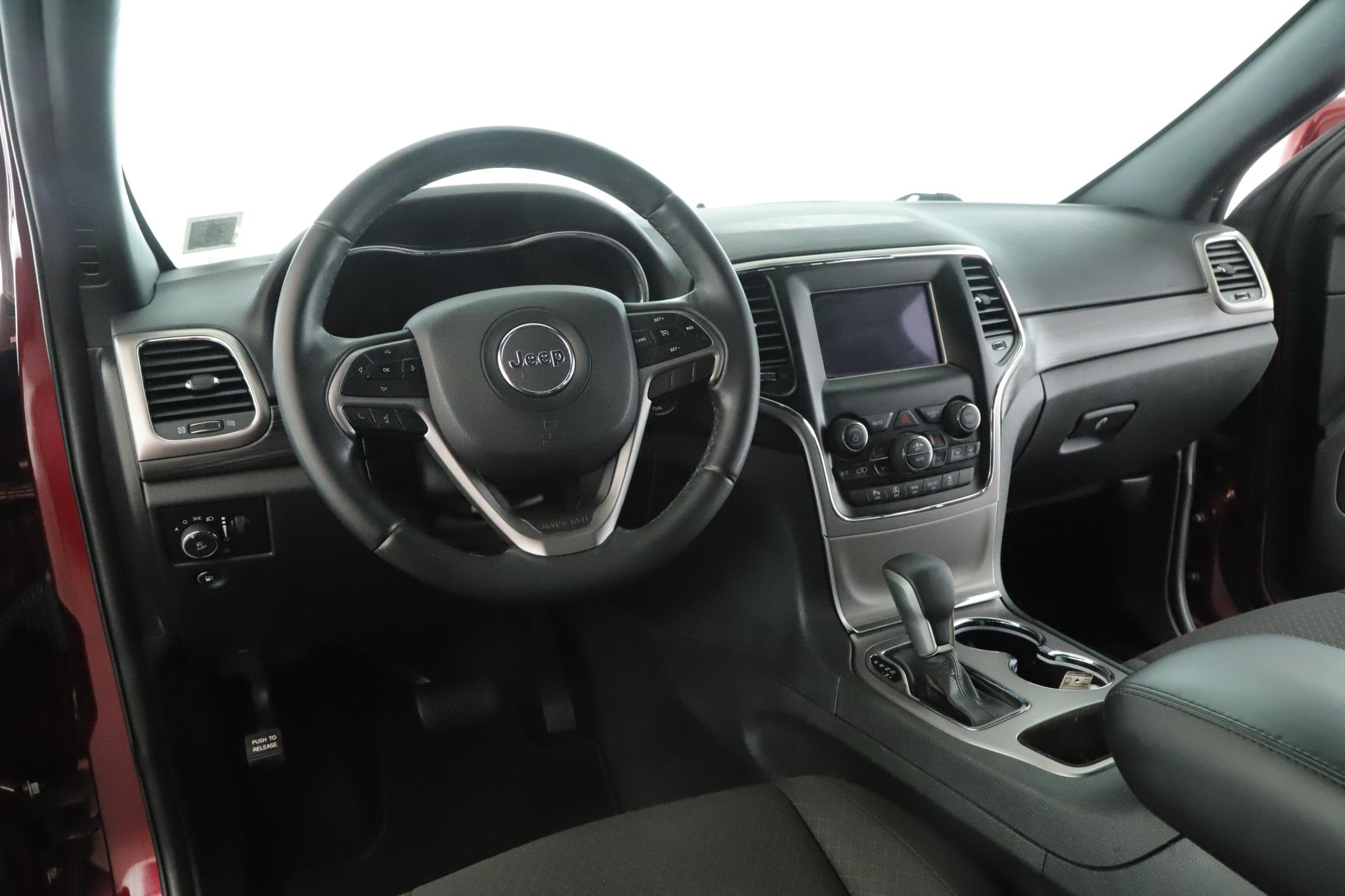 Used 2019 Jeep Grand Cherokee Laredo E with VIN 1C4RJFAG6KC761927 for sale in Amityville, NY