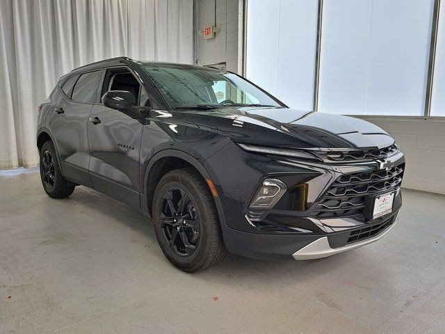 Used 2025 Black Chevrolet 2LT image 5