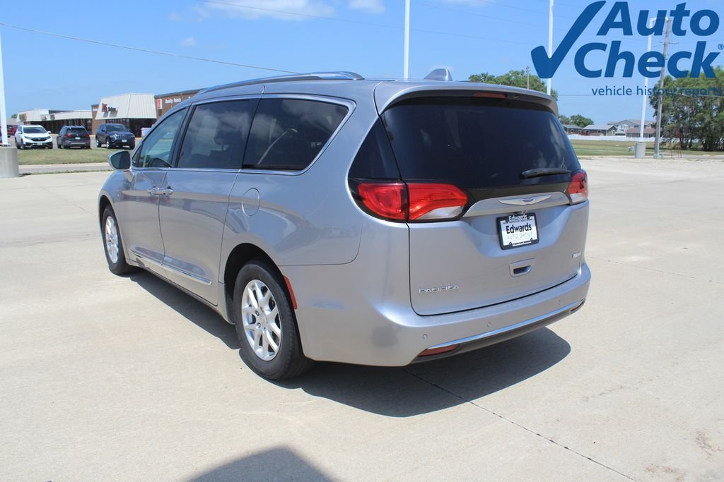 Used 2020 Silver Chrysler Touring L image 5