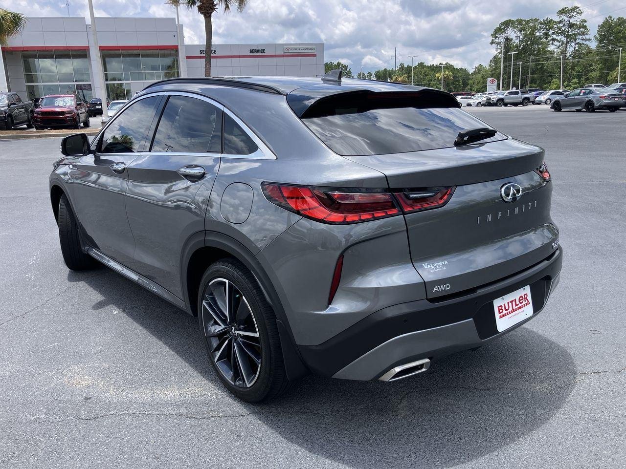 Used 2023 Gray (Graphite Shadow) INFINITI Essential AWD image 3