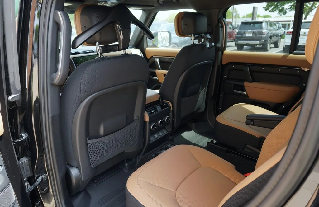 New 2026 Santorini Black Land Rover X image 32
