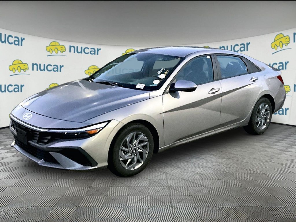 Used 2024 Silver Hyundai SEL image 3