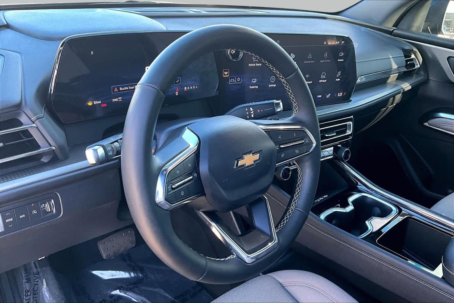 Used 2025 Lakeshore Blue Metallic Chevrolet AWD LT image 17