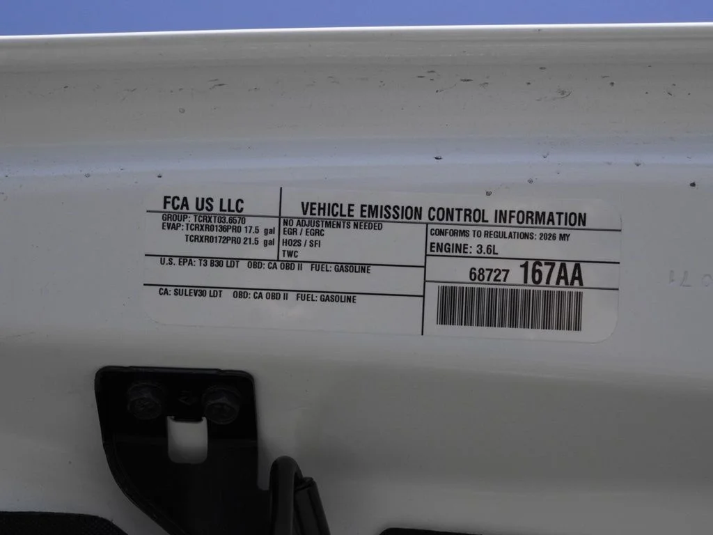 New 2026 Bright White Clear-Coat Exterior Paint Jeep Rubicon image 28
