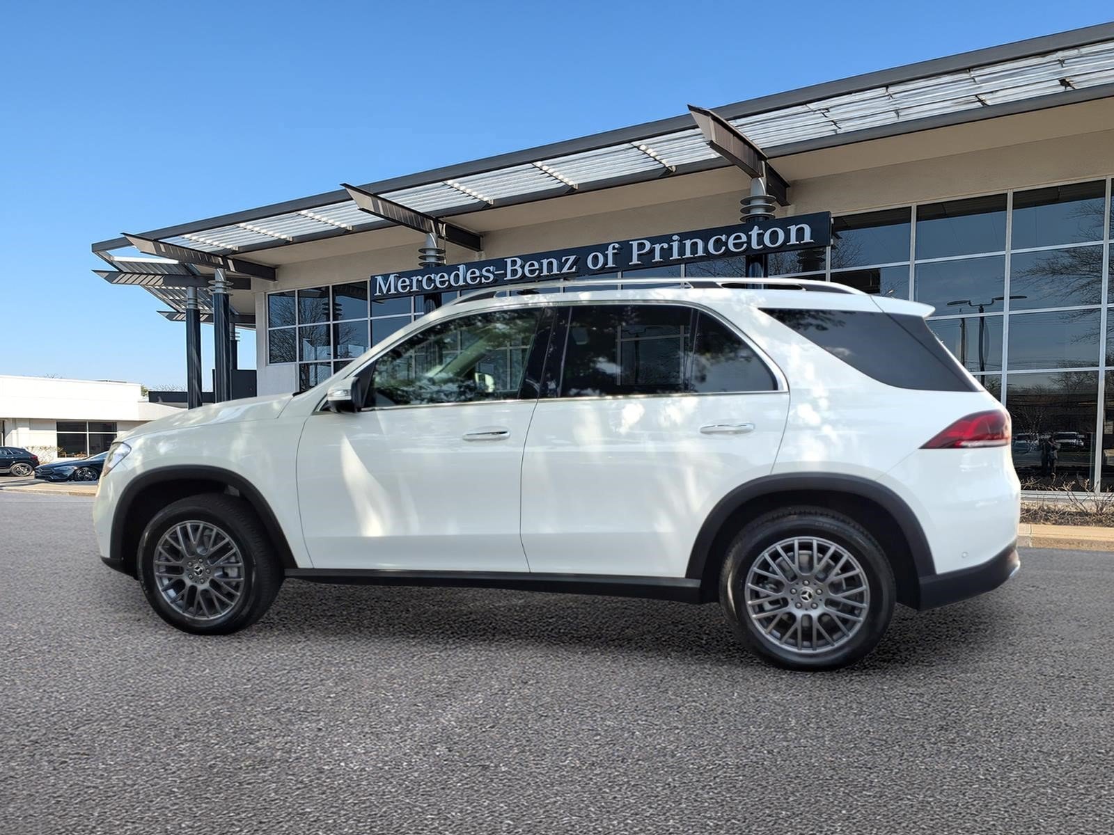 Certified Used 2022 Polar White Mercedes-Benz GLE 350 4MATIC® SUV image 6