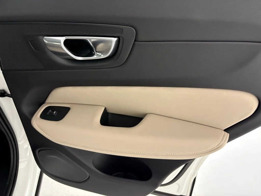 2026 Volvo XC60 Plus - Photo 41