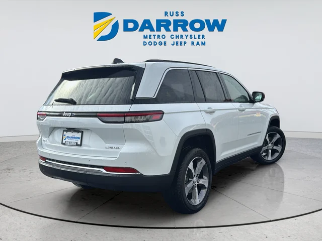New 2025 Bright White Clear-Coat Exterior Paint Jeep Limited image 5