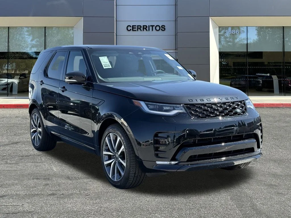 Used 2025 Black Land Rover Dynamic SE image 3