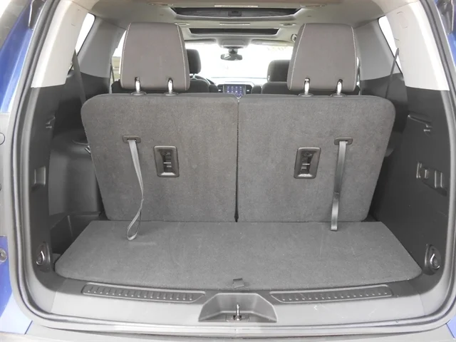 Used 2023 Ultra Blue Metallic GMC  image 8
