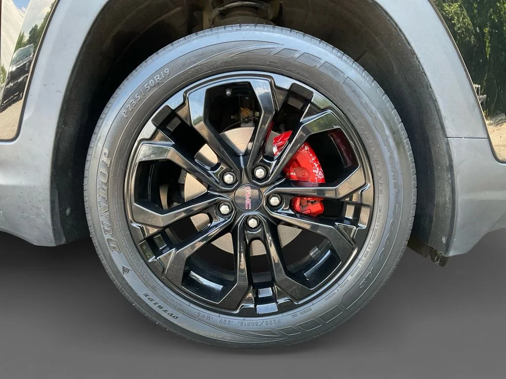 Used 2022 Black GMC SLE image 16