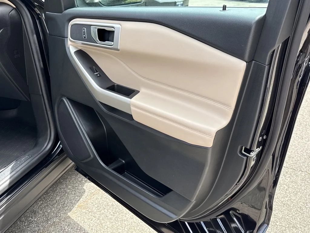 Used 2023 Agate Black Metallic Ford XLT image 30