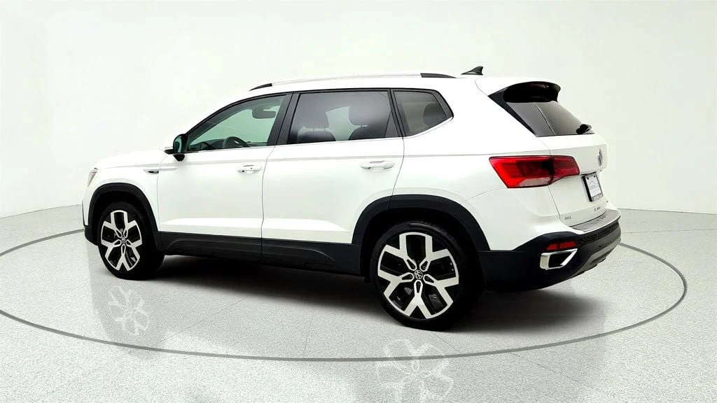 Used 2022 Pure White Volkswagen SEL 4MOTION w/ Power Panoramic Sunroof image 7