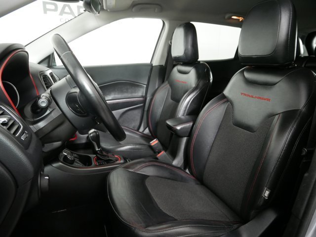 Used 2019 Billet Silver Metallic Clearcoat Jeep Trailhawk image 9