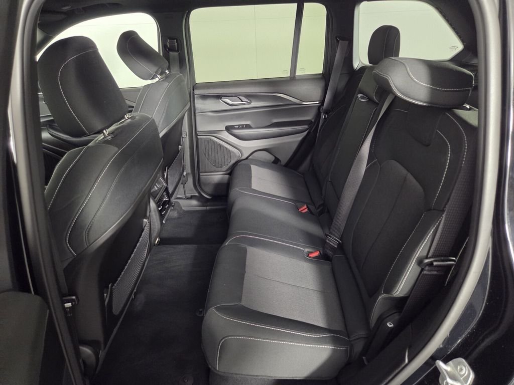 2025 Jeep Grand Cherokee Laredo - Photo 24