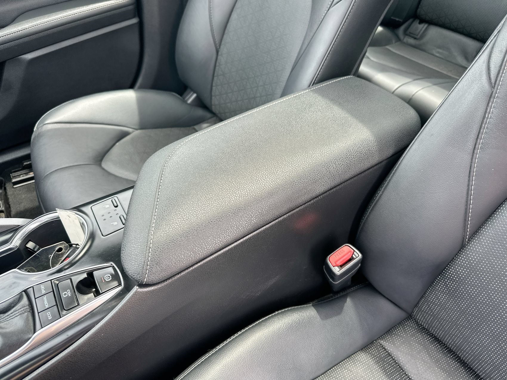 Used 2019 Pearl Toyota XSE image 19