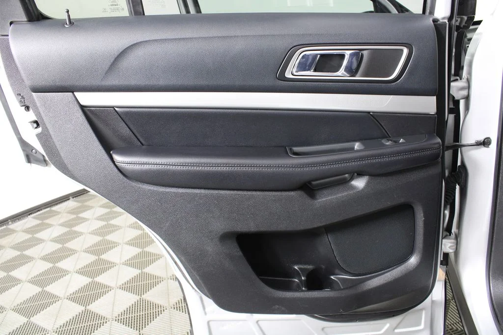 Used 2016 Ingot Silver Ford XLT image 13